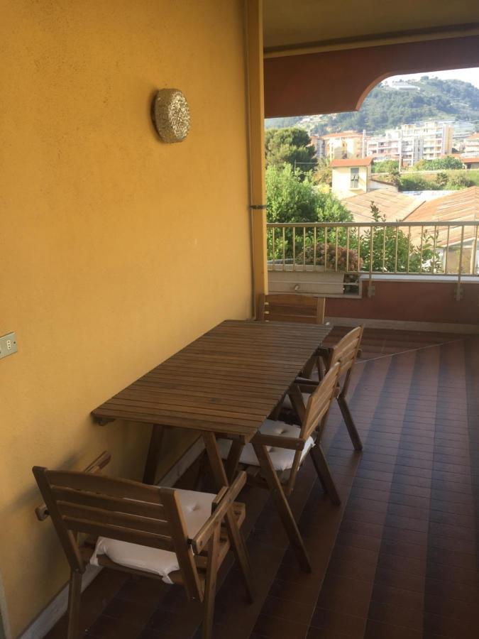 A Due Passi Dal Mare Apartamento Vallecrosia Exterior foto