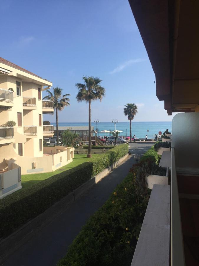 A Due Passi Dal Mare Apartamento Vallecrosia Exterior foto